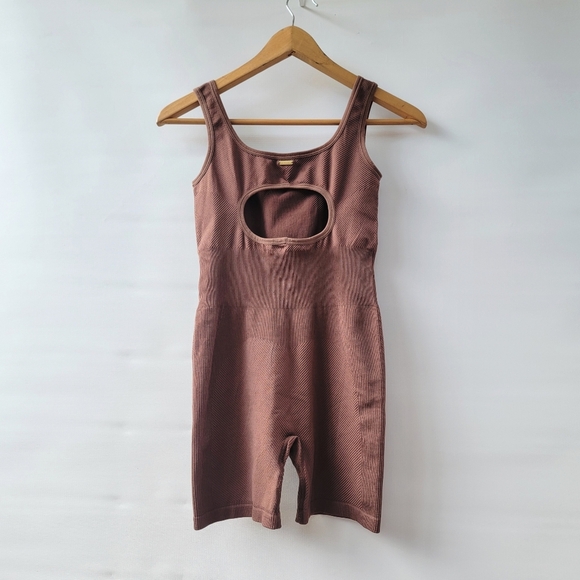 L*Space Static One Piece Short Romper Size XS Brown Ribbed Keyhole Back Workout - Picture 4 of 13
